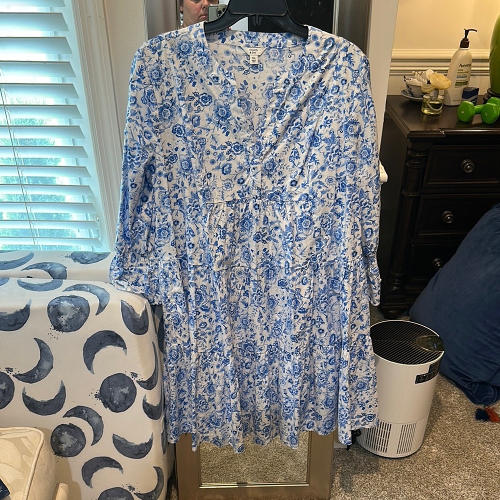 Crown & Ivy Blue Floral Top